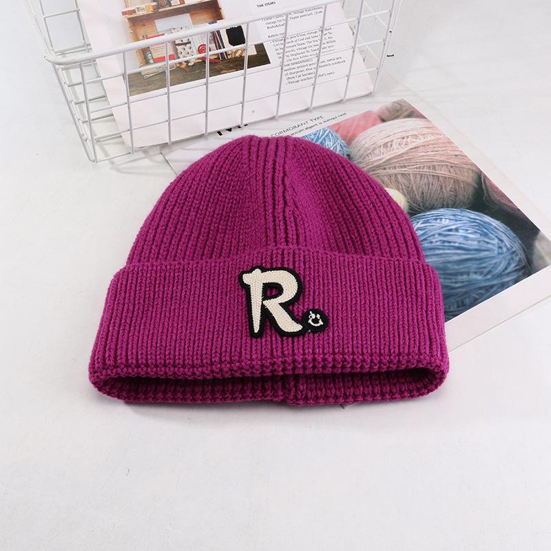 

Корейская версия Новая однотонная шапка с надписью Вязаная шапка Осень и Зима Повседневная Универсальная Шерстяная шапка Студенческая шапка для лица Шапка для маленькой пары Женская M（56-58cm）