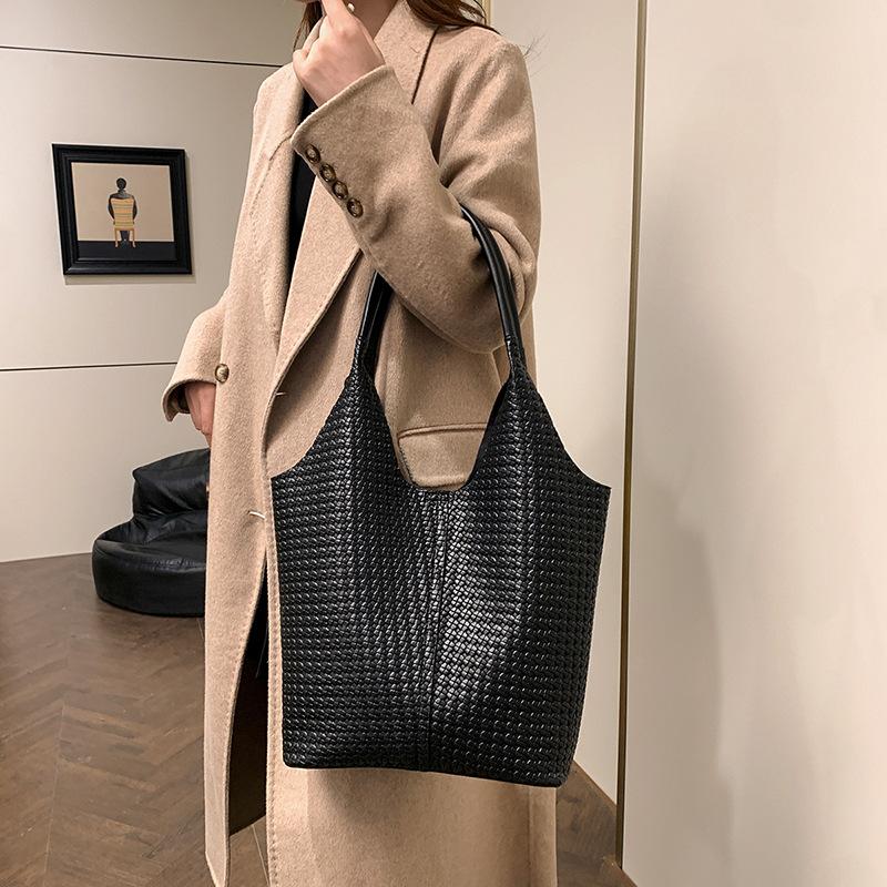 Retro Large-Capacity Bag Women'S Fashion Simple Shoulder Bag Soft Surface Casual Commuting Texture Tote Bag