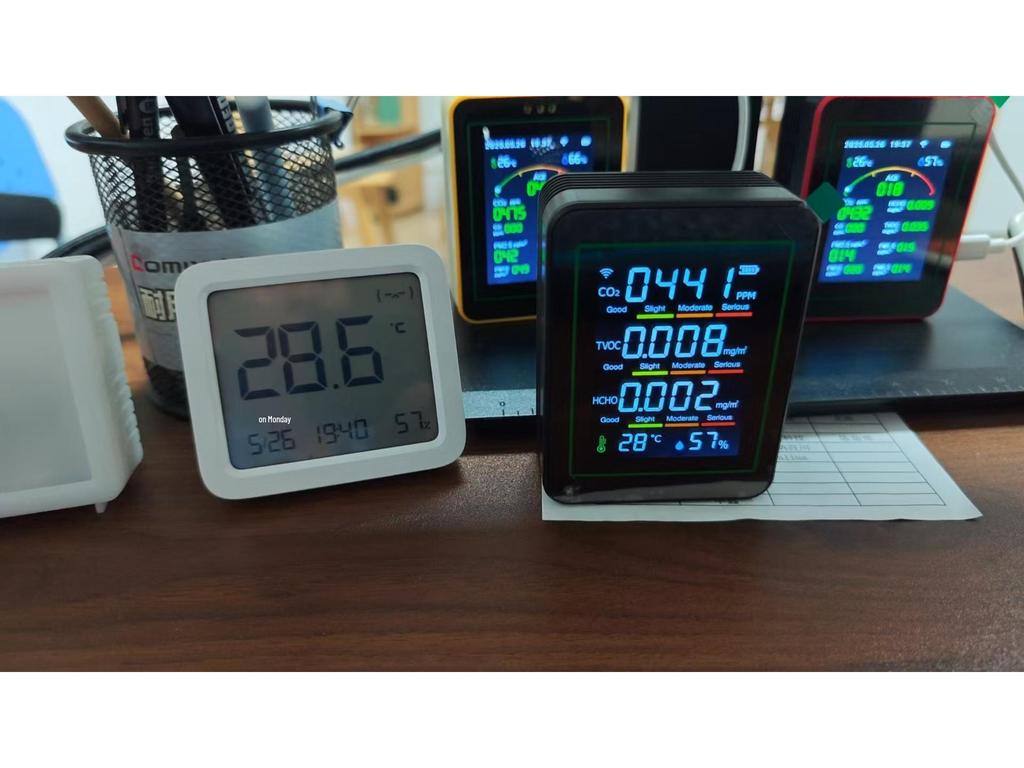 Cross-border Graffiti Air Model: 5-in-1 WiFi Detector for CO2, TVOC, Temperature, Humidity, and Formaldehyde