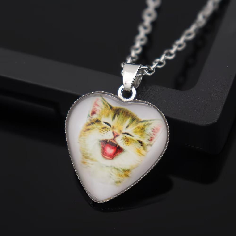 Fashionable Glass Cat Love Pendant Necklace