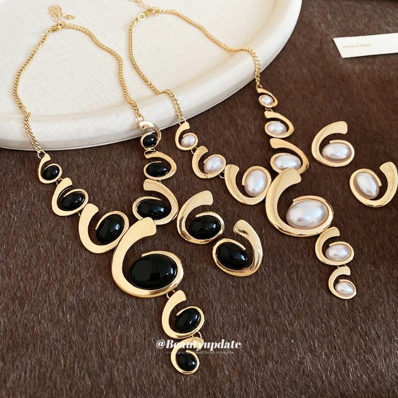 Metal Oval Tassel Necklace Earrings Medieval Light Luxury High-end Jewelry Set Design Niche Jewelry Women