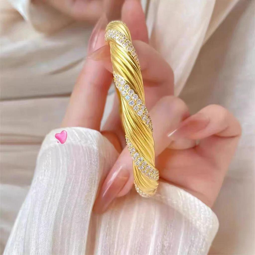 Retro Light Luxury Diamond-Studded Starry Sky Bangle Bracelet