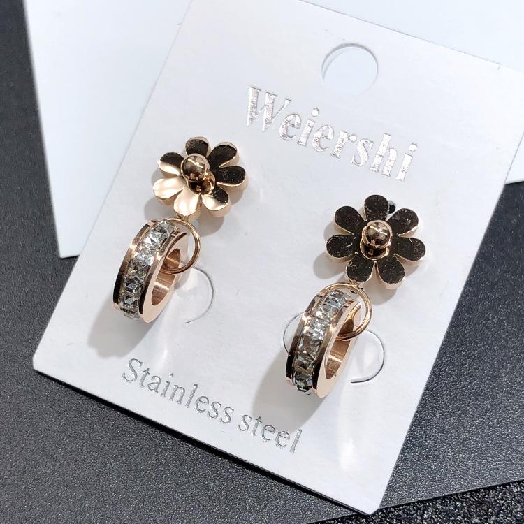 Japanese and Korean 18K Rose Gold Titanium Steel Zircon Stud Earrings, Femininity Simple Four-leaf Clover Black Earrings Internet Celebrity