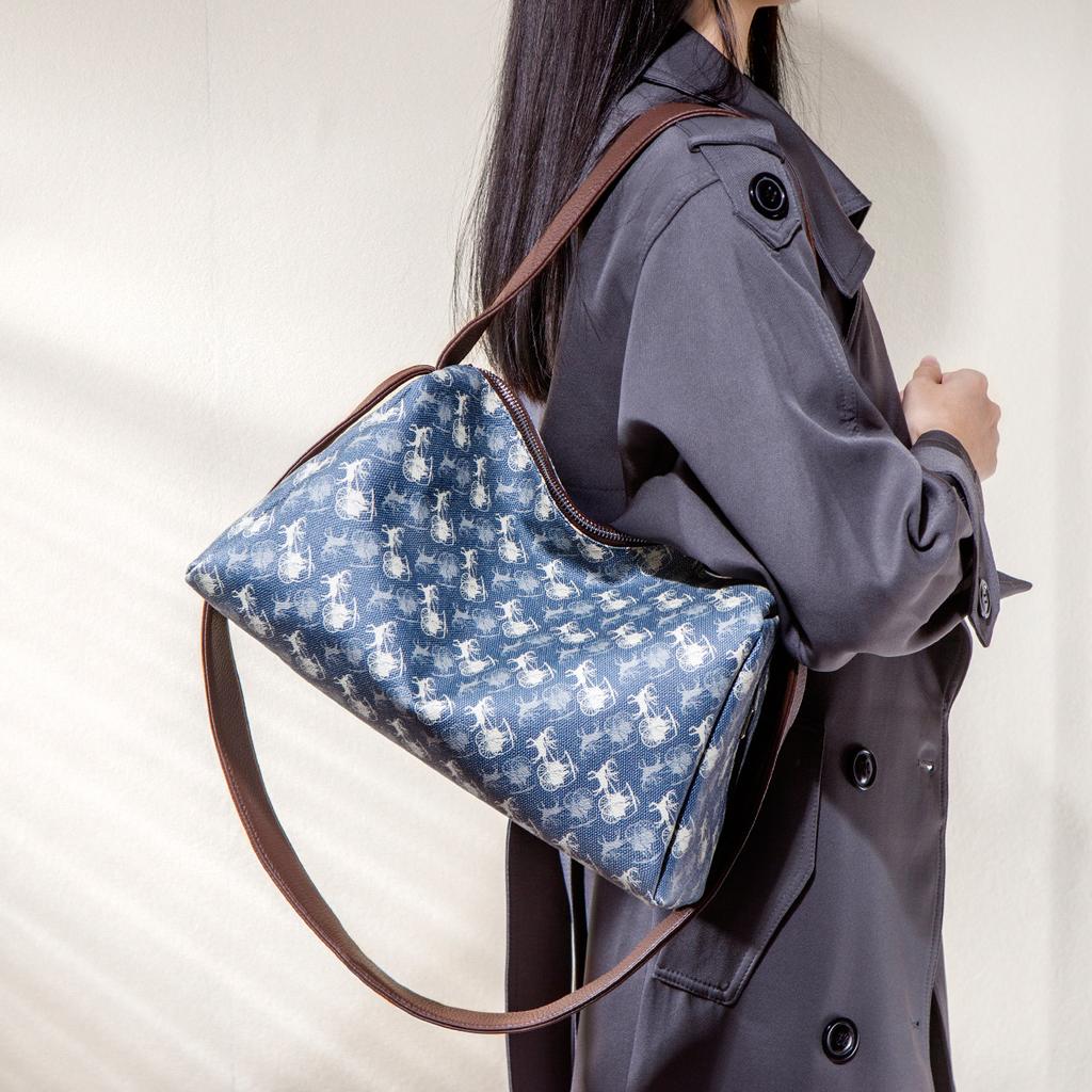 Printed Large-capacity Tote Bag for Women's Winter, High-end Quality, Niche Commuting Single-shoulder Crossbody Bag