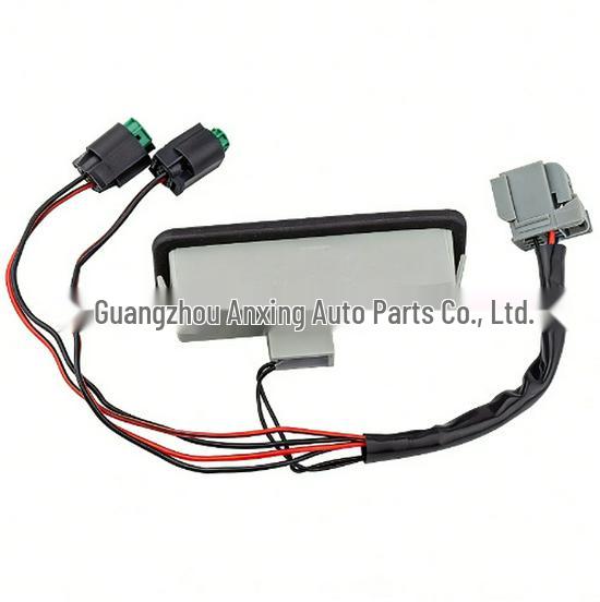 LR015457 fits the tailgate lock actuator motor for the 2010 fourth-gen Land Rover Discovery.