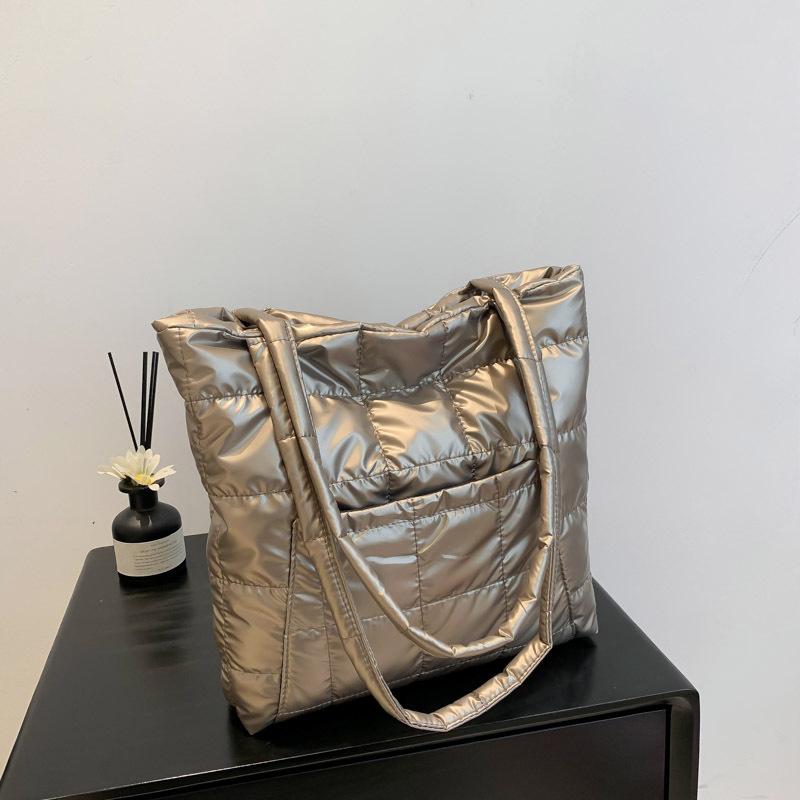 High Quality Winter Large Capacity Tote Fashion Feather Padded Handbag Women Underarm Bag Quilted Solid Color Shoulder Bag Quality