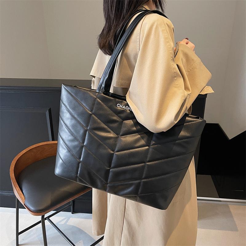 2025 New Pu Bag Cotton Clothing Bag Handbag Commuter Rhombus Shoulder Bag Large Capacity Tote Bag