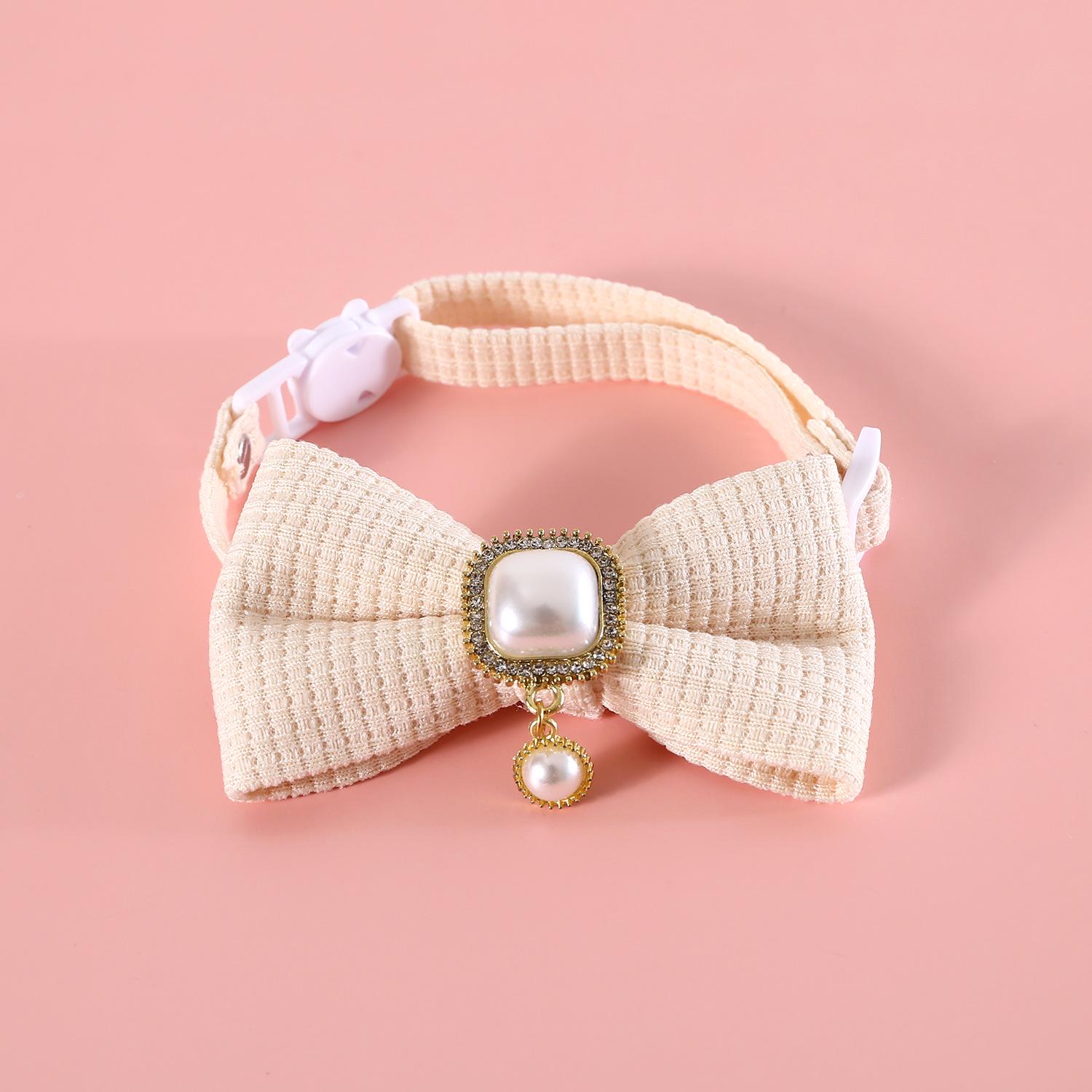 

Retro Pearl Bow Tie Collar for Cats & Dogs - Adjustable, Anti-Choking, Knitted Design for Princess Birthday S (17-33cm)