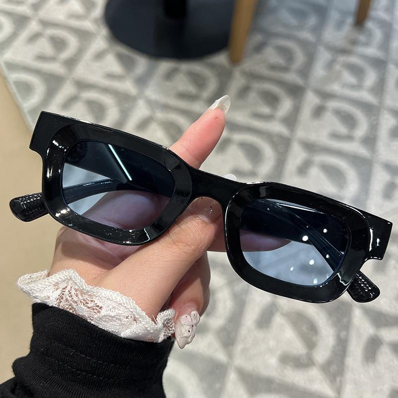 Fashion Sunglasses Classic Retro Square Glasses Women Men Vintage Travel Small Rectangle Sun Glasses Female Eyewear Anti-Glare