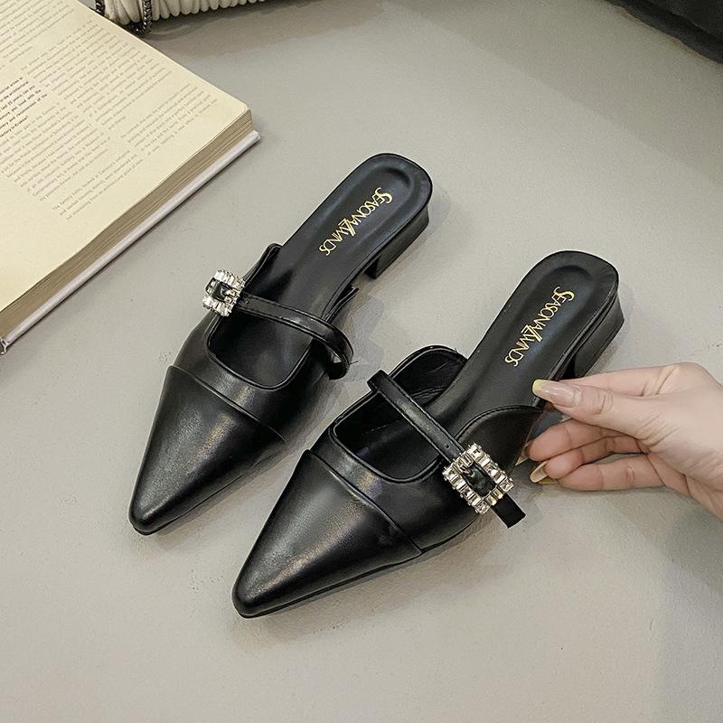 Printemps 2025 nouvelles demi-pantoufles à talon épais à bout pointu à enfiler chaussures pour femmes à porter à l'extérieur chaussures Mary Jane argentées