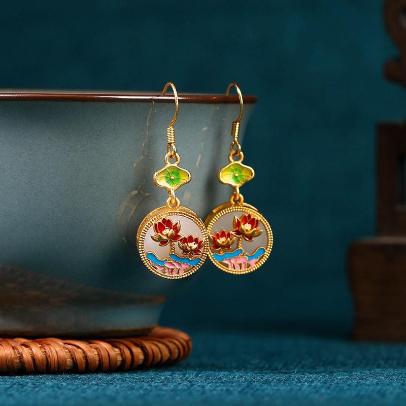 

Элегантные длинные серьги-кисточки с лотосом и пряжкой мира в стиле нефрита Electroplated 24K Gold