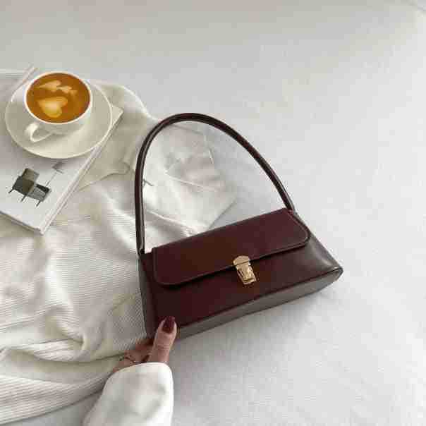 New 2025 Women's Bag Spring Baguette Bag Fashionable Retro Underarm Bag Versatile Atmosphere Portable Temperament Shoulder Bag