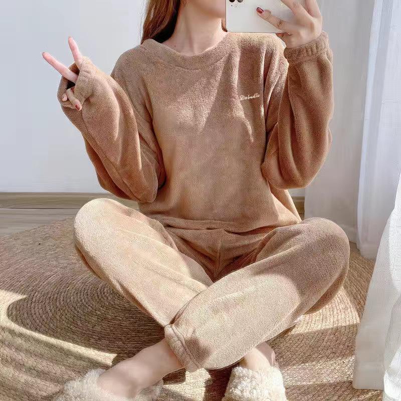 Women's Coral Fleece Home and Outdoor Set: Versatile, Warm, Cozy Pajamas and Base Layer for Students.