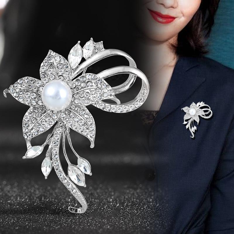 High-End Floral Brooch Corsage: Niche Design Suit Pin for Women