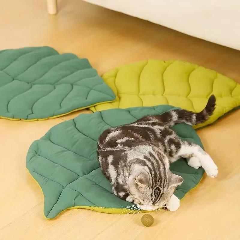 Leaf Shape Cat Bed Mat Two-sided Pet Blanket Soft Puppy Sleeping Pad Thickening Non-Slip Room Decor Rug Dog Cat Pet Supplies