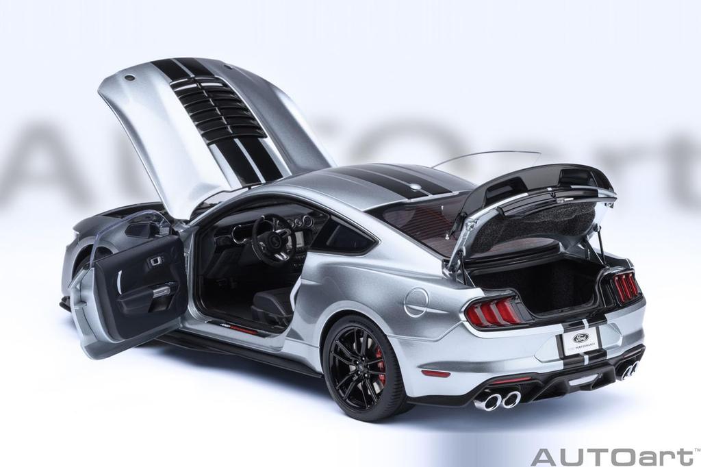 AUTOart Scale Ford Mustang Shelby GT500 with Black Finished Product 73096 1/18 (Silver Stripes)