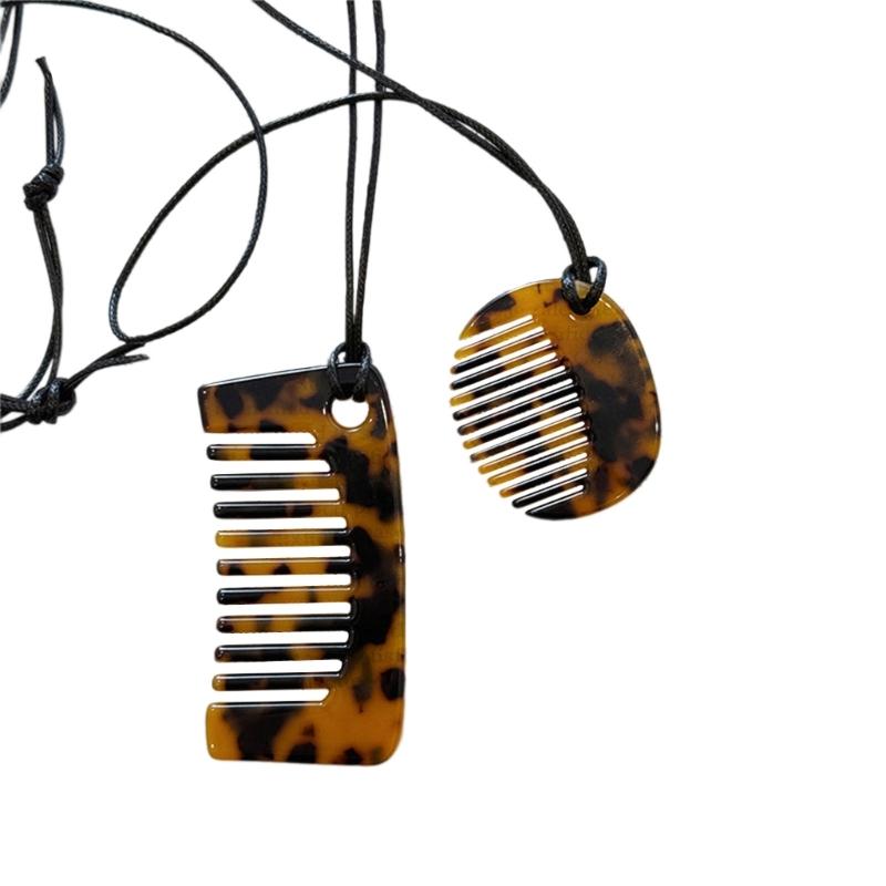 Modische Halskette mit Kammanhänger zum Stylen von Fransen. Tragbares, robustes Schmuckaccessoire aus Acryl für Damen und Herren im täglichen Gebrauch.