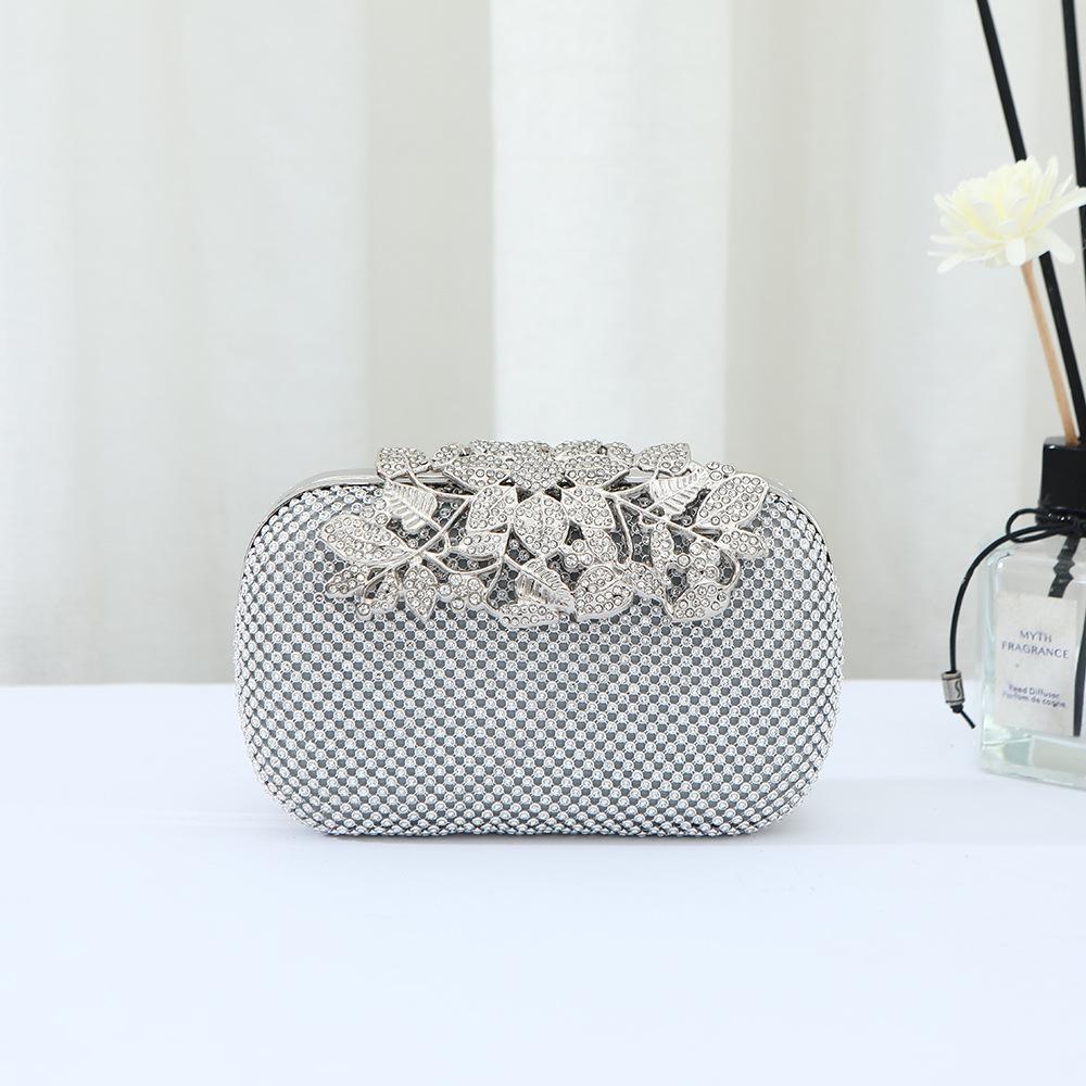 Women's Versatile Large-Capacity Handbag with Inlaid Diamond Leaf Chain