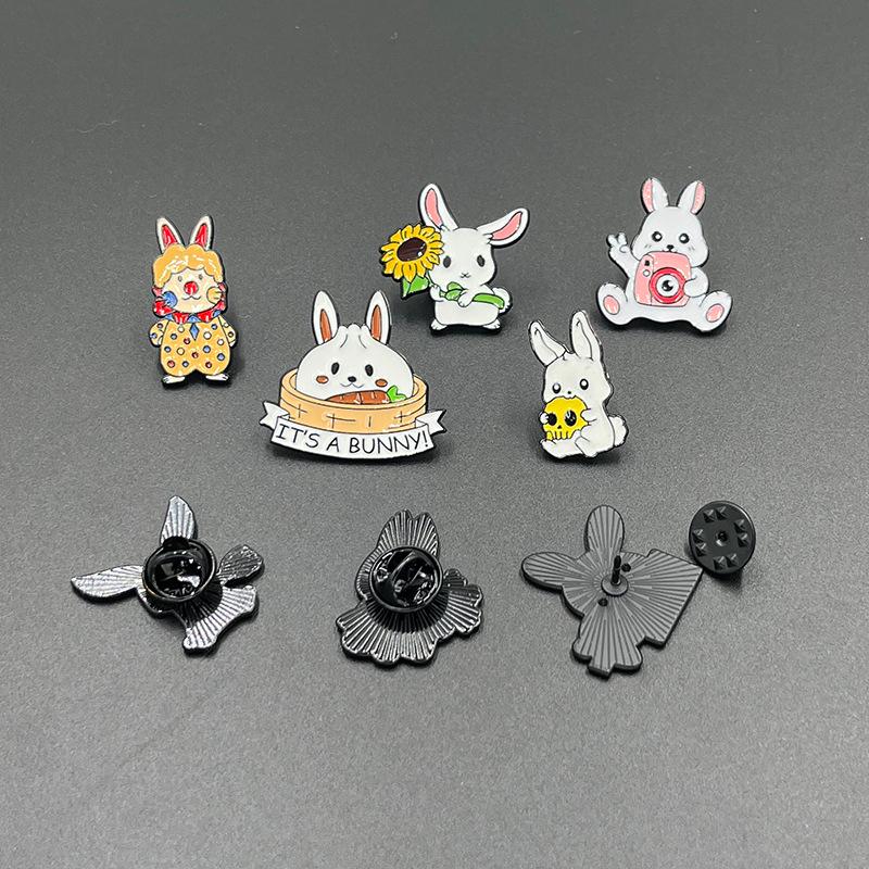 White Rabbit Cartoon Brooch Drip Oil Alloy Accessories