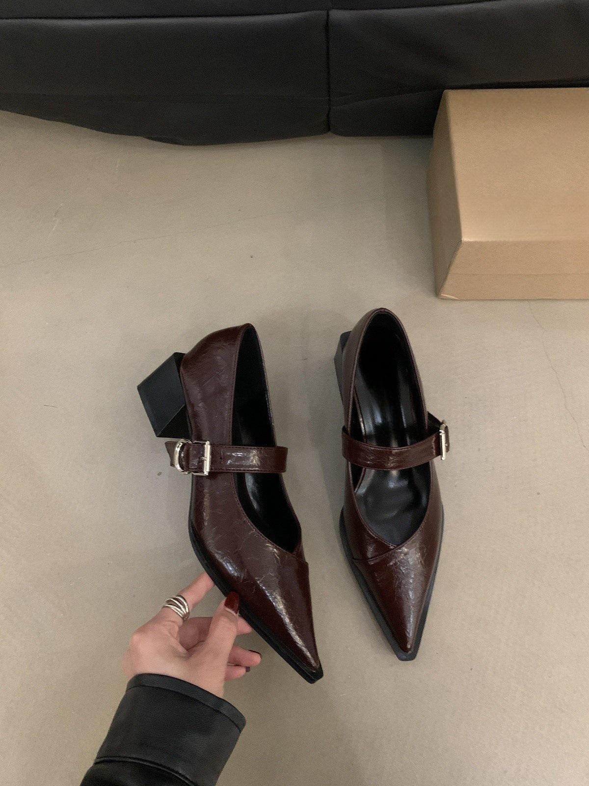 

Французские туфли Мэри Джейн на среднем каблуке, черные, кожаные, женские туфли 2024 года, новые весенне-осенние белые туфли с острым носком 39 коричневый