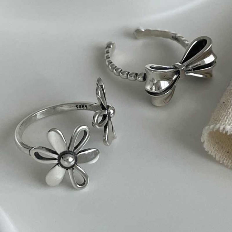 Y2K Vintage Flower Bowknot Open Ring for Women Metal Style Hollow Petals Silver Color Trendy Finger Accessories Fashion Jewelry