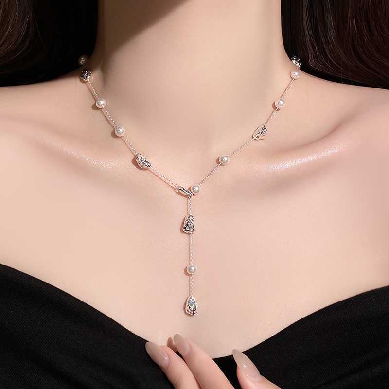 

Light Irregular Geometric Necklace , Minimalist Design Alloy Pendant for Daily Wear срібний