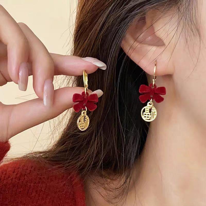 Fashion ins cold wind simple light luxury high-end ear buckle temperament geometric earrings women's small and versatile tide earrings