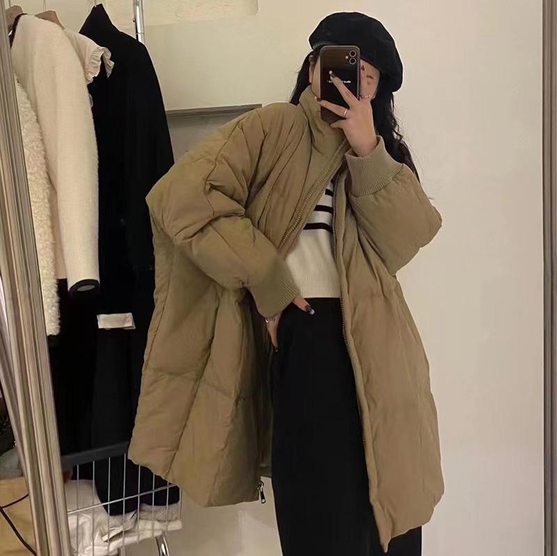 

Куртка-пуховик средней и длинной длины с рукавом «летучая мышь», женская, высокого класса, воротник-стойка, белый утиный пух, зимняя, свободная и тонкая, большой размер one size fits all хаки