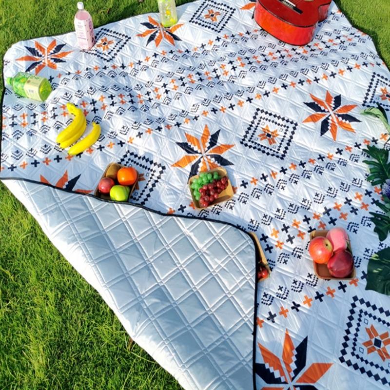 Large Outdoor Picnics Mats Nonslip Grass Resistant Durability Camping Pad for Family Gatherings