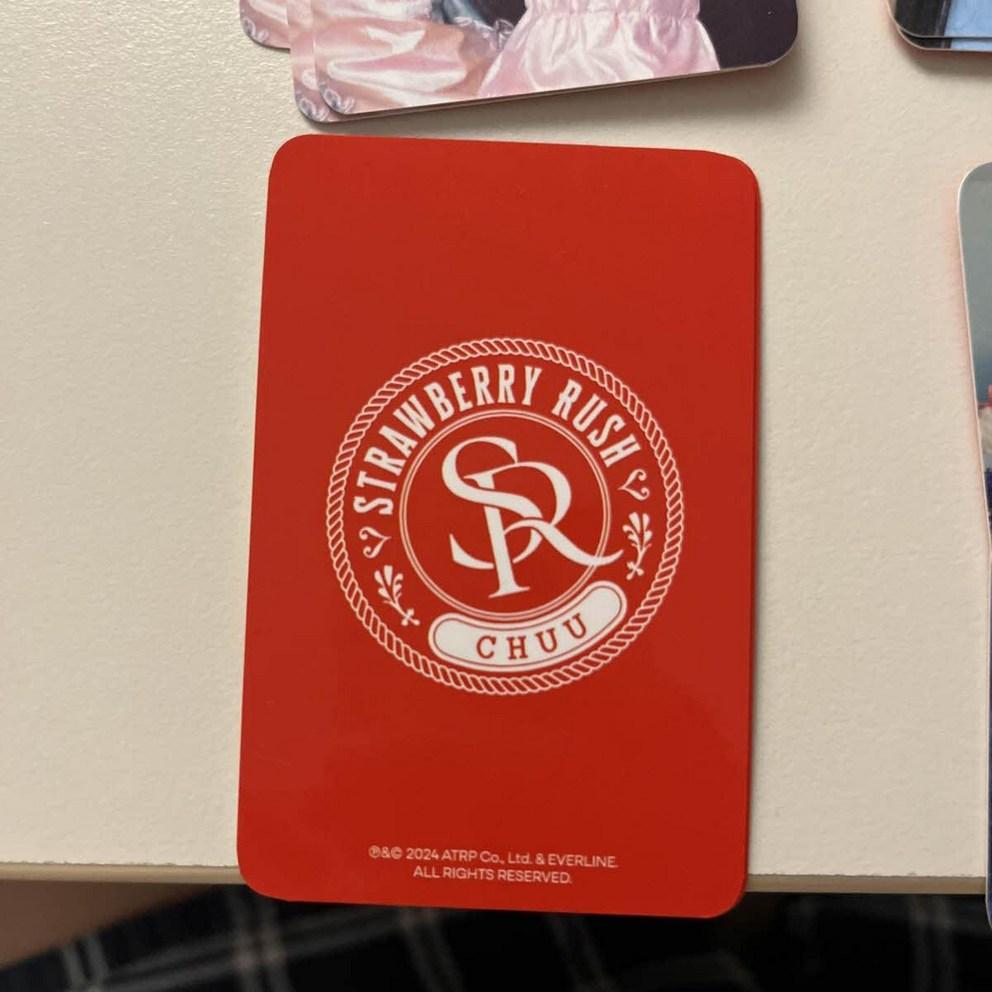 Chuu Oficjalna Fotokarta STRAWBERRY RUSH Strawberry Jiwoo Pop-up Autentyczna 1 - Jeden Arkusz