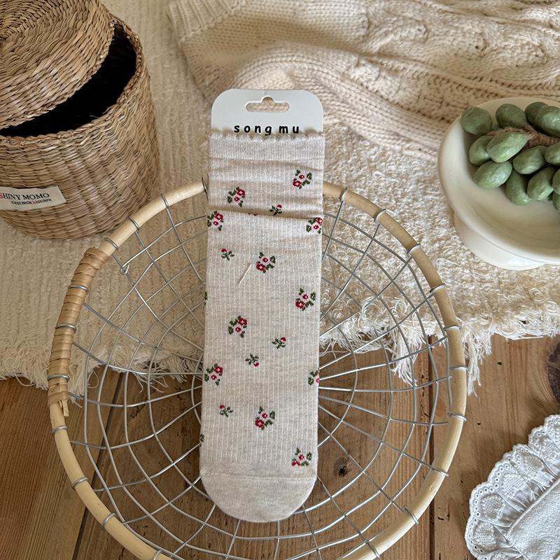 Female Spring and Autumn Vintage Sweet Lace Bow Wave Dot Small Broken Flowers In The Tube Pile Socks
