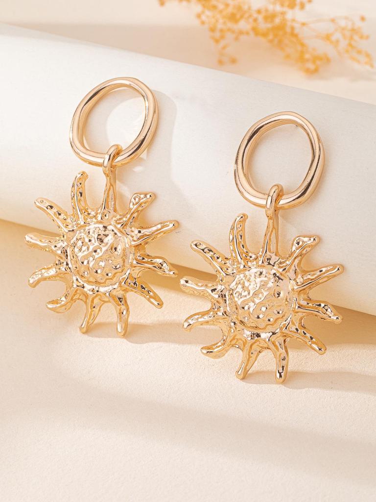European & American Vintage Star Sunflower Earrings: Trendy French Statement Jewelry for Women