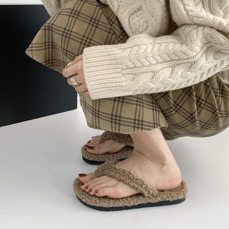 Internetová celebrita výbuch super oheň prst tlustá podrážka nadýchané žabky dámské 2025 nové podzimní a zimní nošení lehké bavlněné pantofle