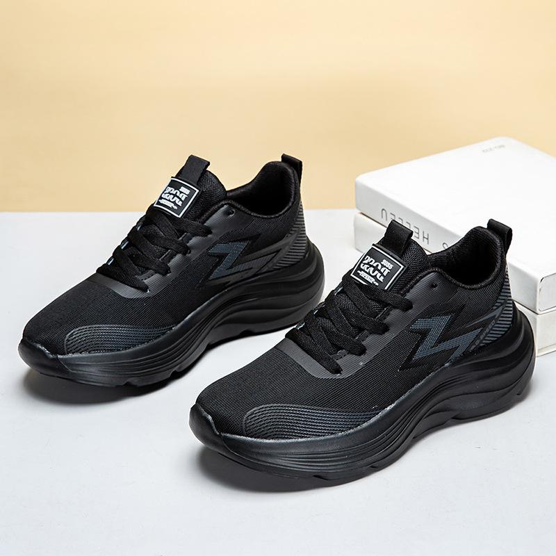 Spring New Couple Sports Outdoor Running Shoes Ultra-light Travel Shoes 2 Casual Sports Shoes Non-slip Soft-soled Shoes