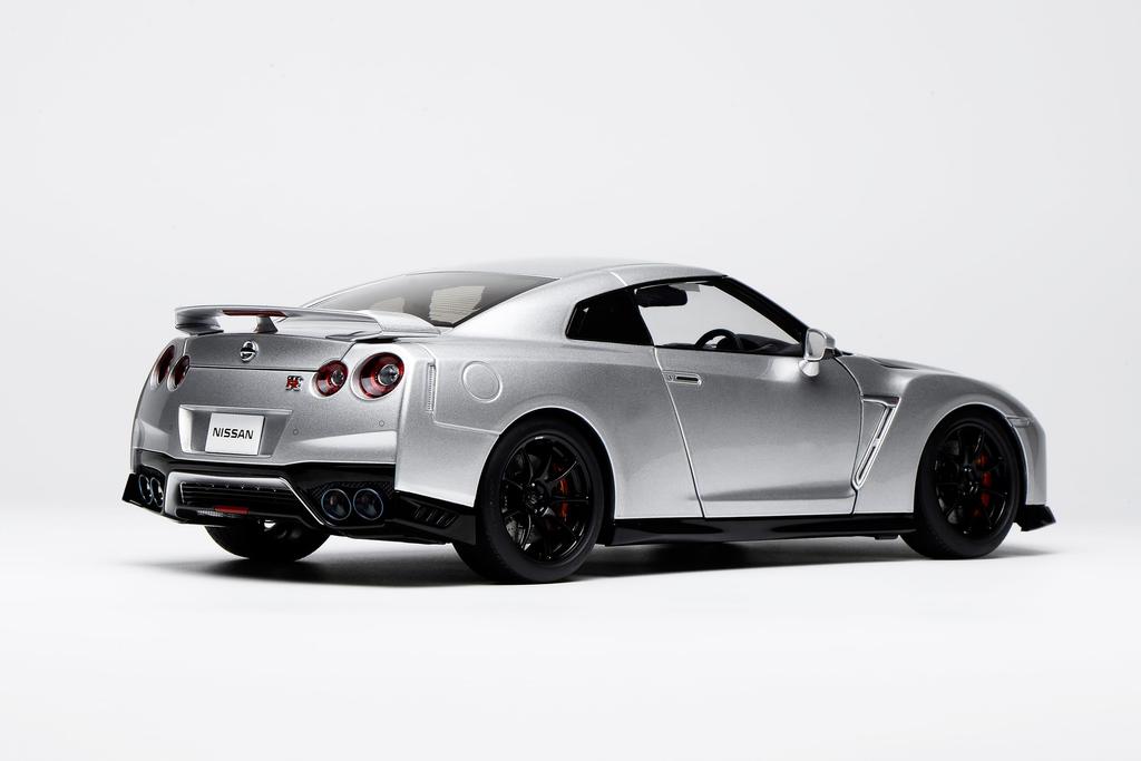 Freestyle MOTORHELIX Nissan Track Edition Engineered By NISMO 2020 Ultimate Metal Silver Finished Model M83505 (FREESTYLE) 1/18 GT-R (R35)