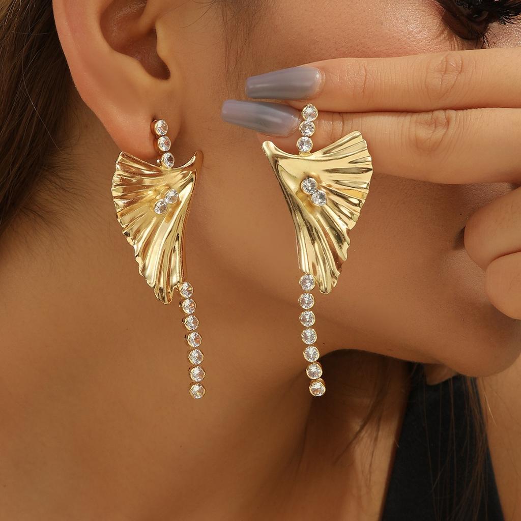 European and American style simple zircon bow earrings, gold high-end diamond-set fringed earrings, high-luxury earrings.