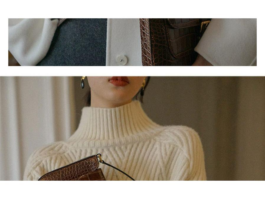 Women's Thick Knit High Neck Retro Sweater for Autumn and Winter.