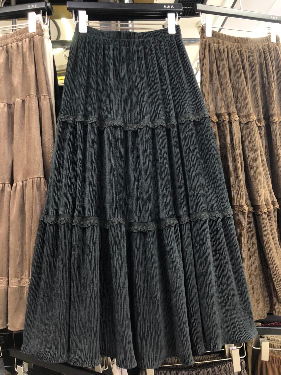 

Милая леди нежная бархатная юбка-торт 2025 осень и зима новая тонкая с высокой талией уменьшающая возраст юбка с высокой талией юбка-зонтик One size чёрный