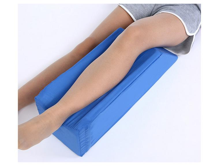 Zvedací podložka dolních končetin ve tvaru S: Houbička proti proleženinám, opora chodidel a nohou