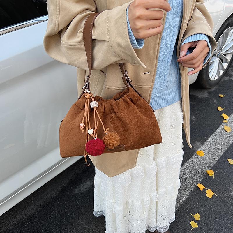 Underarm bag women's 2025 new autumn and winter retro suede shoulder bag premium commuter bucket bag