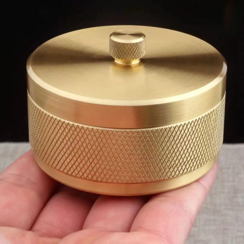 Creative Reticulated Round Ashtray Outdoor Portable Windproof Car Ashtray with Lid Home Office Desktop Brass Ashtray Ornaments