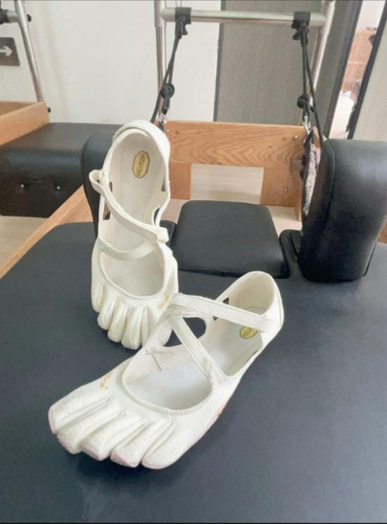 Vibram-Sole Women's Five-Finger Dance, Yoga, Pilates Split-Toe Indoor Fitness Shoes