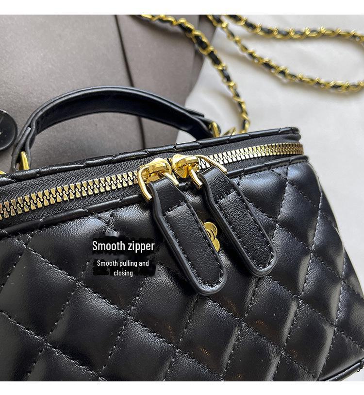 Inspired Textured Shoulder Bag - High-End Fashion 2024 Crossbody with Diamond Chain