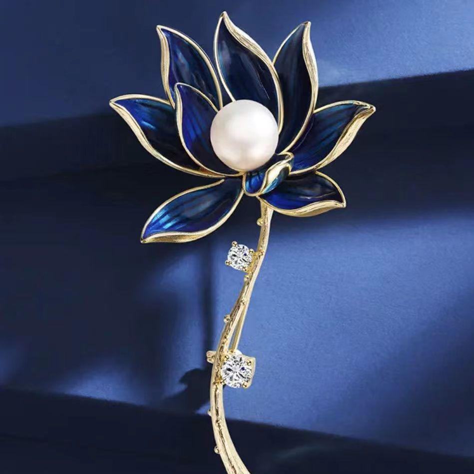 Elegant Luxury Brooch: Versatile and Exquisite Pin for Suit Jackets - Japanese and Korean Inspired Design