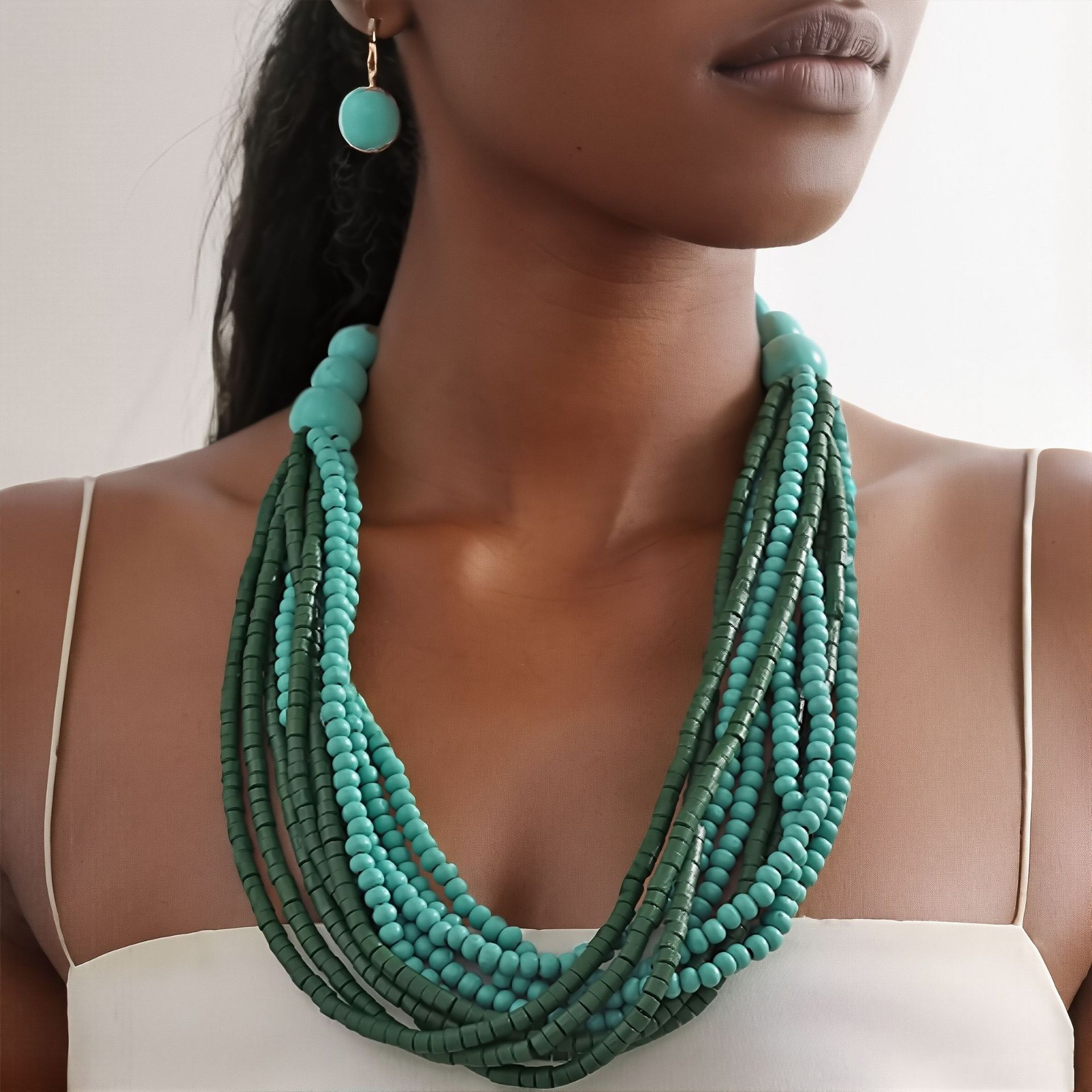 

Модные украшения для женщин зелёный