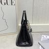 Borsa a tracolla da donna in pelle di vacchetta pressata effetto coccodrillo verniciata platino con tracolle per pendolari di grande capacità fonte