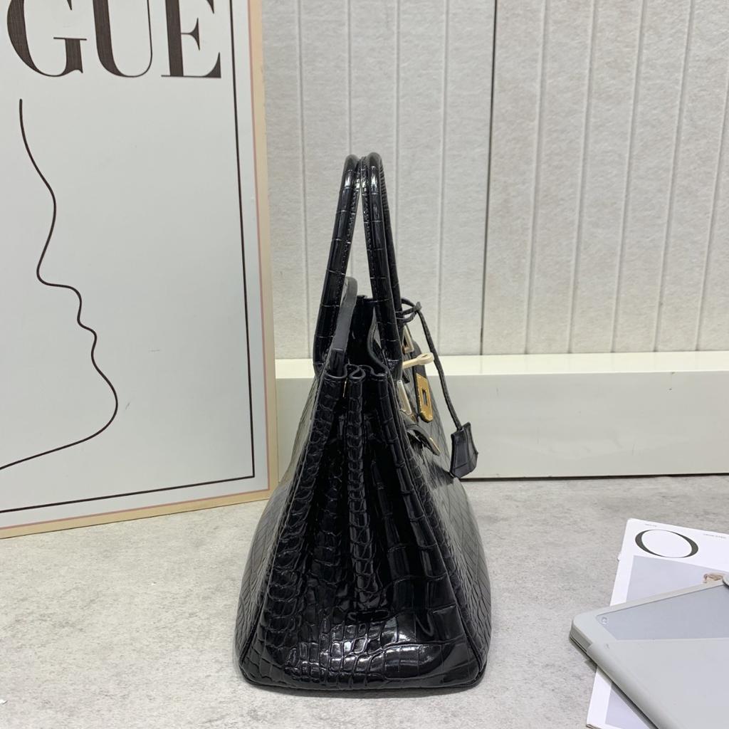 Borsa a tracolla da donna in pelle di vacchetta pressata effetto coccodrillo verniciata platino con tracolle per pendolari di grande capacità fonte