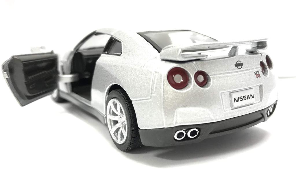 KiNSMART 2009 Nissan R35 Pullback Diecast Silver 1/36 GT-R Car,