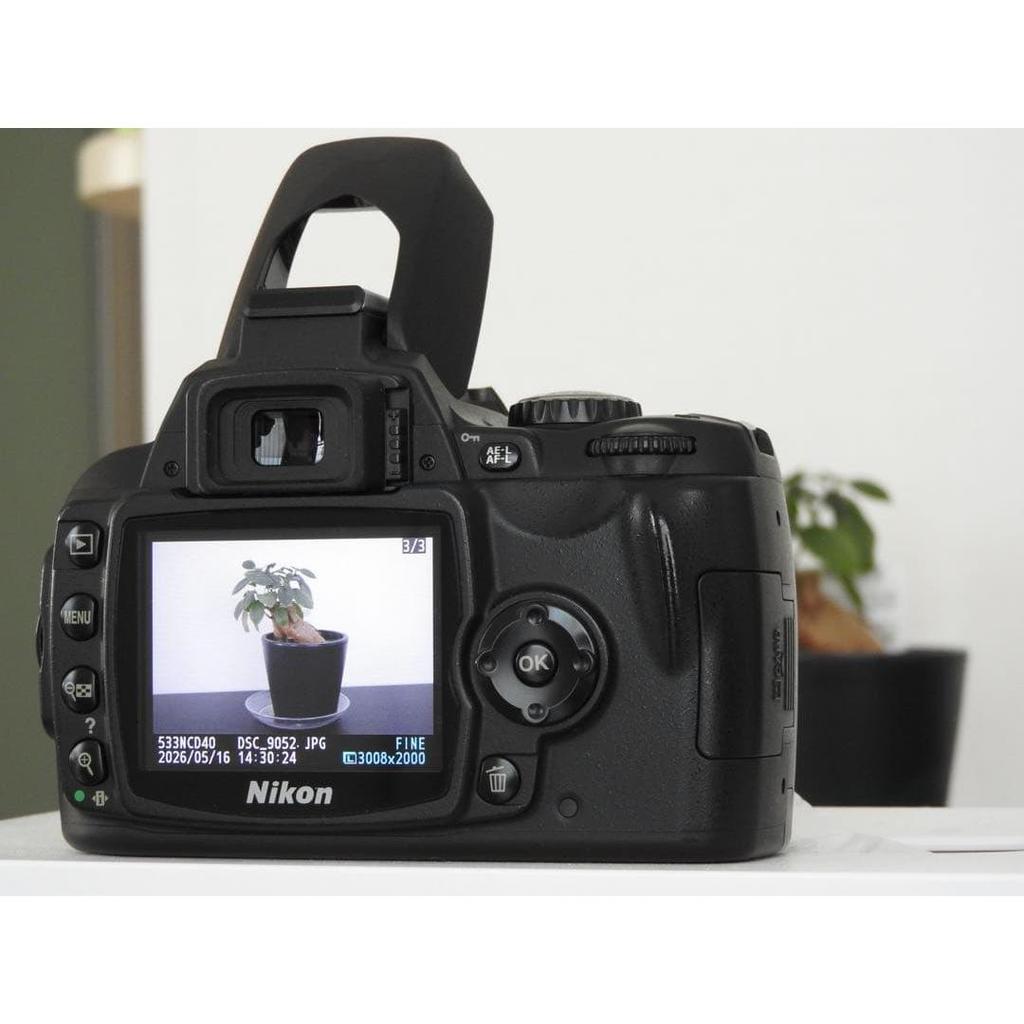 Used Nikon D40 Kit Digital SLR Camera with 18-55 Lens, including original box