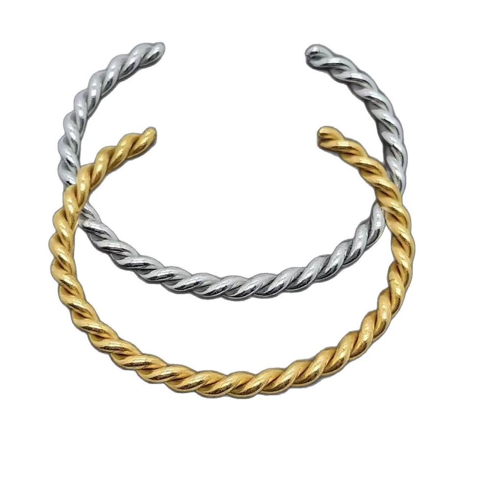 Bracelet Ouvert Torsadé en Acier Inoxydable Motif Vague - Forme en C Polyvalente en Acier Titane pour Femmes